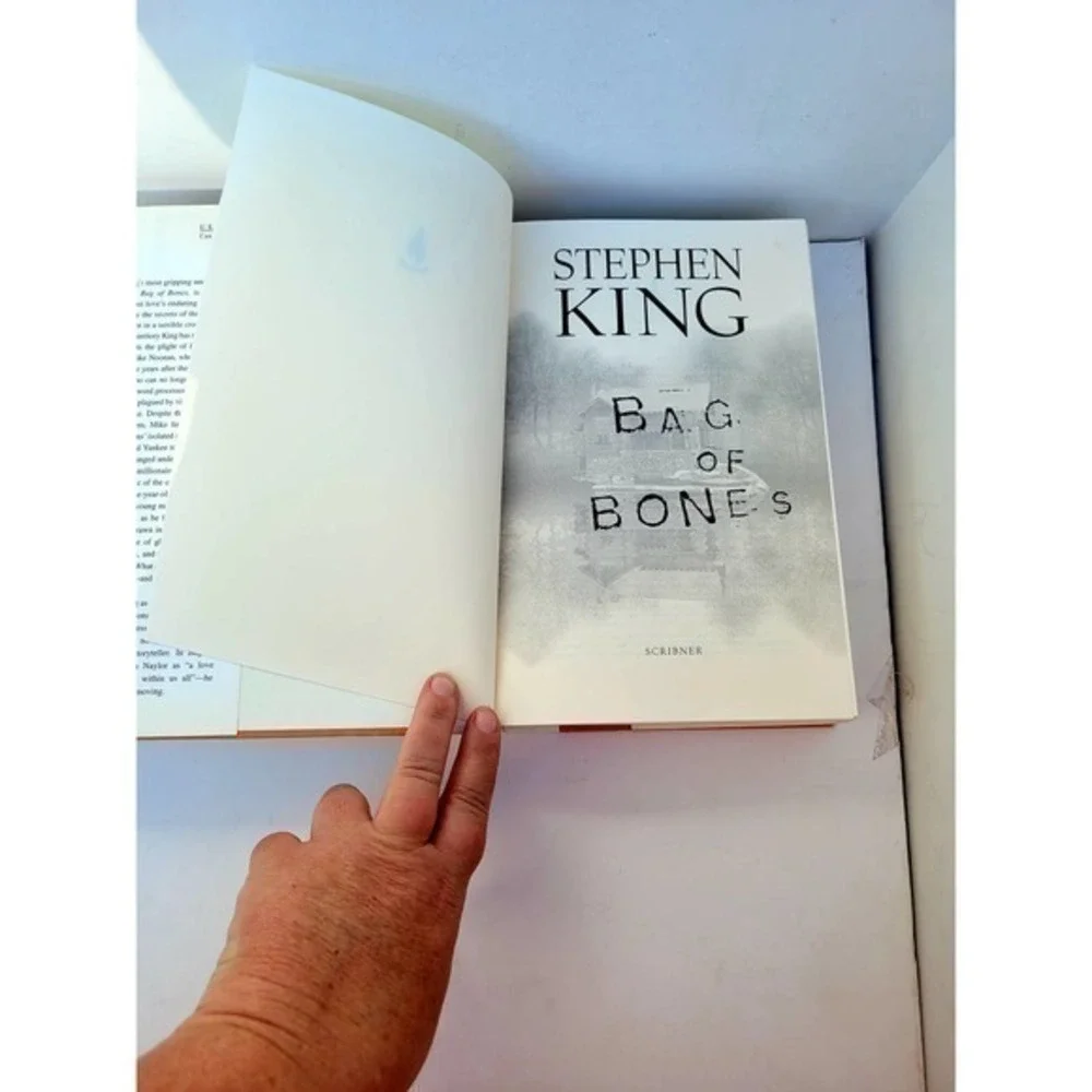 Bag of Bones, Stephen King, Published by Scribner,‎ 1998 First Edition Book